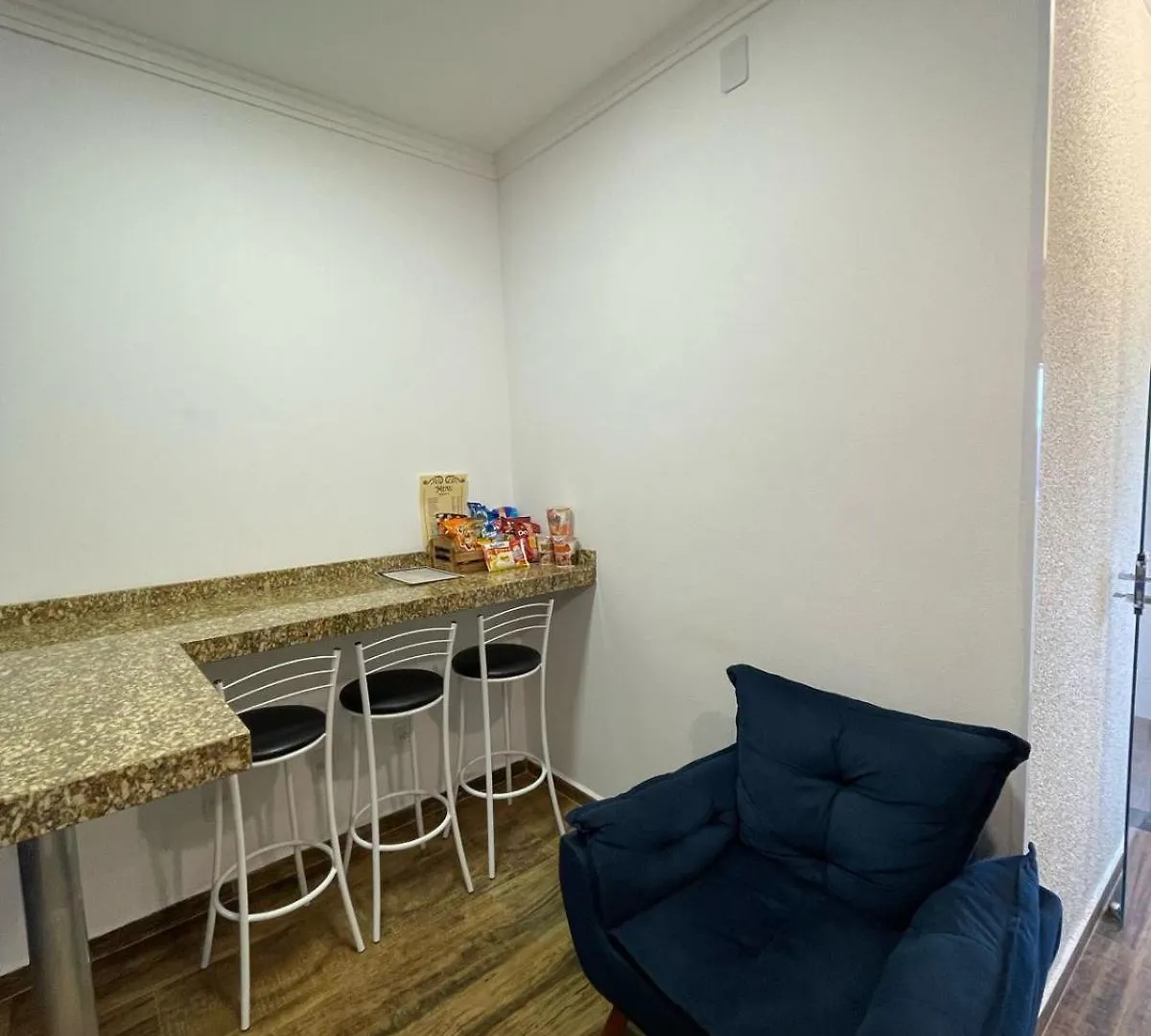 아파트 Residencial Luce Del Sole Apt 3 주앵빌